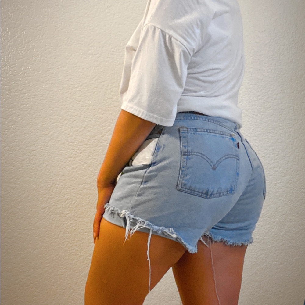 Levi’s Reworked Jean Shorts 🪡🧶 - Picture 3 of 4